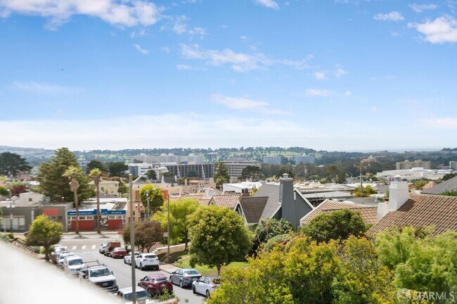 Foto del edificio - 351 Santa Ana Ave