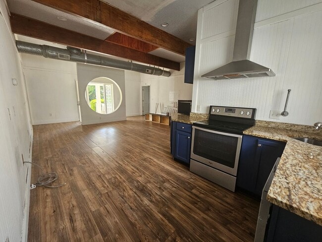 Foto del edificio - 3 BD / 2 BA Unfurnished - One block to the...