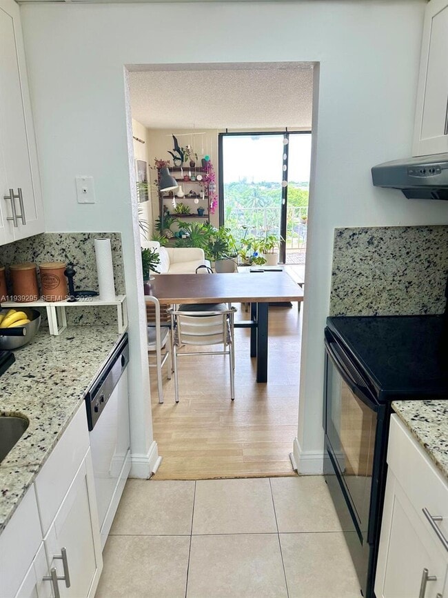 Foto del edificio - 2350 NE 135th St