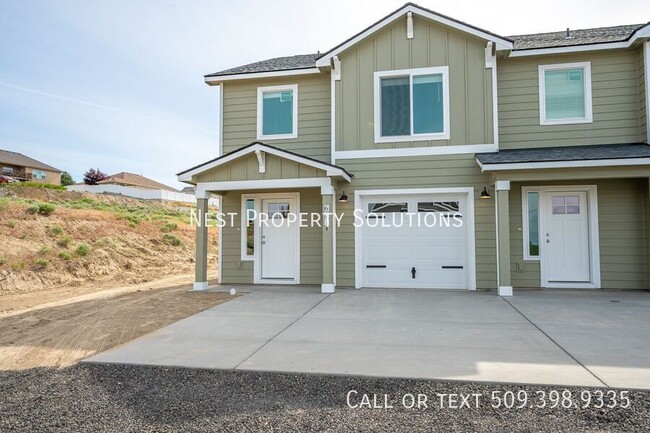 Foto del edificio - 3 Bed, 2.5 Bath Duplex in Royal City, WA