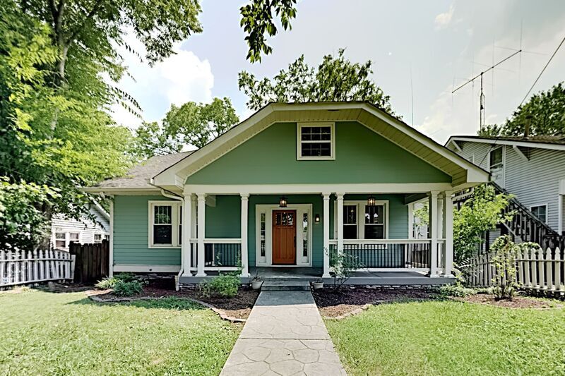 Primary Photo - 1038 W Greenwood Ave