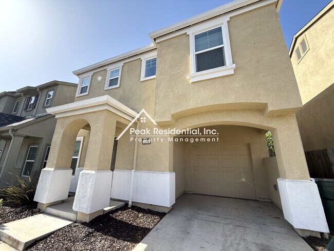 Foto del edificio - 3-bedroom in gated community near Hwy 99.