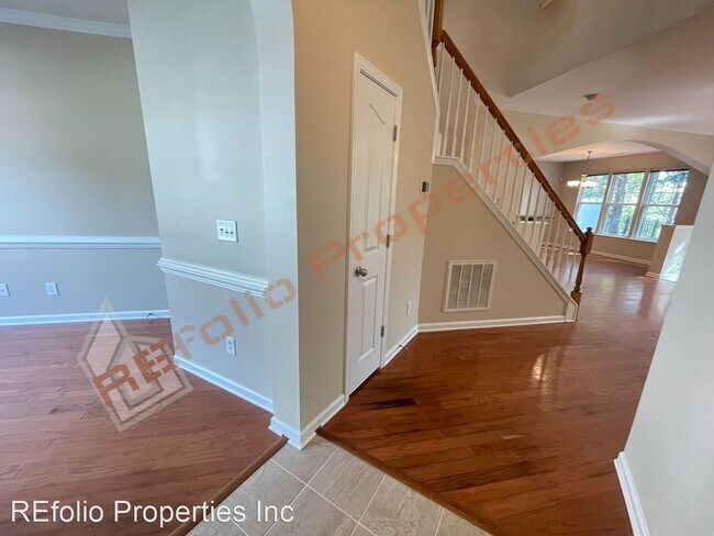 Building Photo - 3 br, 2.5 bath House - 106 Courts Garden Way