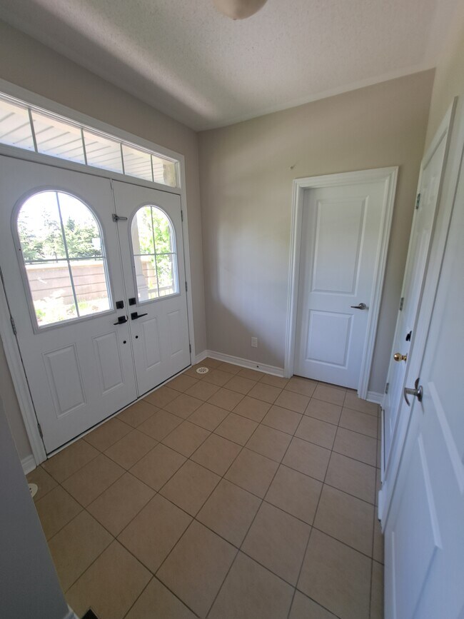 Photo du bâtiment - 1 Cedar Lake Cres