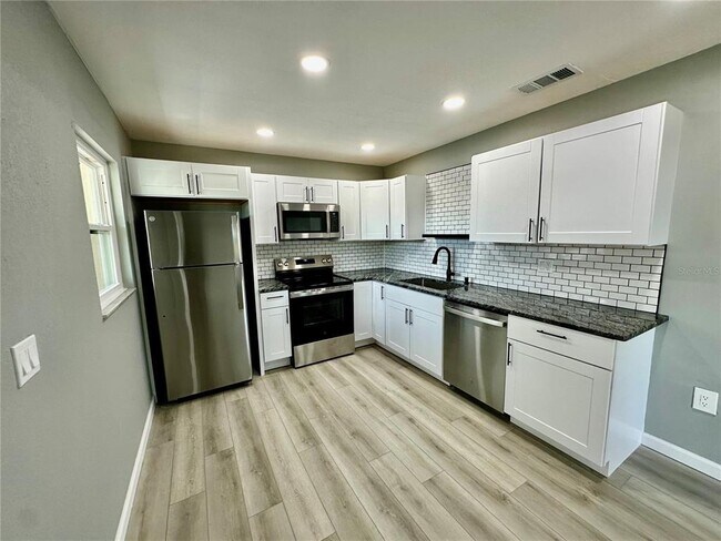 Foto del edificio - 460 Base Ave E