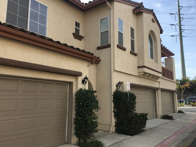 Foto del edificio - Two Bedroom Condo in Scripps Ranch Availab...