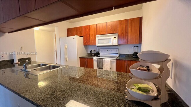 Building Photo - 1200 Brickell Bay Dr