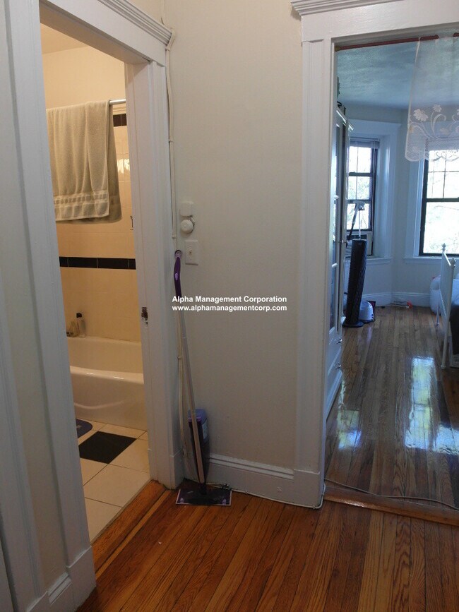 Building Photo - 115 St Stephen St