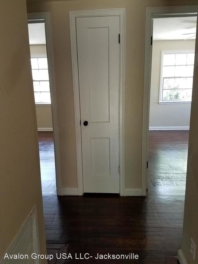 Building Photo - 3 br, 2 bath House - 1141 Kenmore street