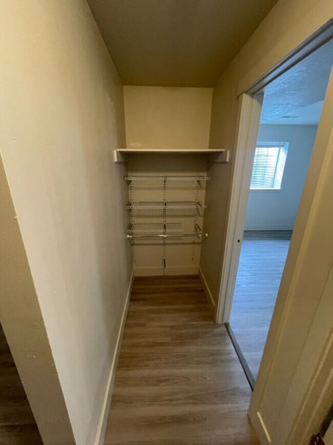 Building Photo - 203 11th St