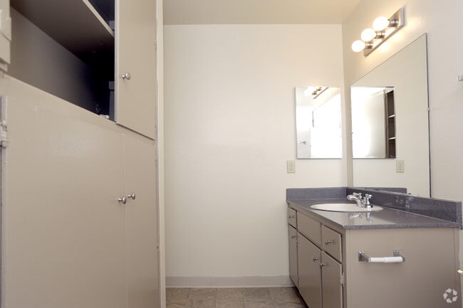 1BR, 1BA - 584 SF - Oak Valley Apartments