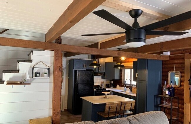 Building Photo - Lovely 3BD cabin style furnished home avail. for a Seasonal lease starting 5/15/26! Call to inqui...