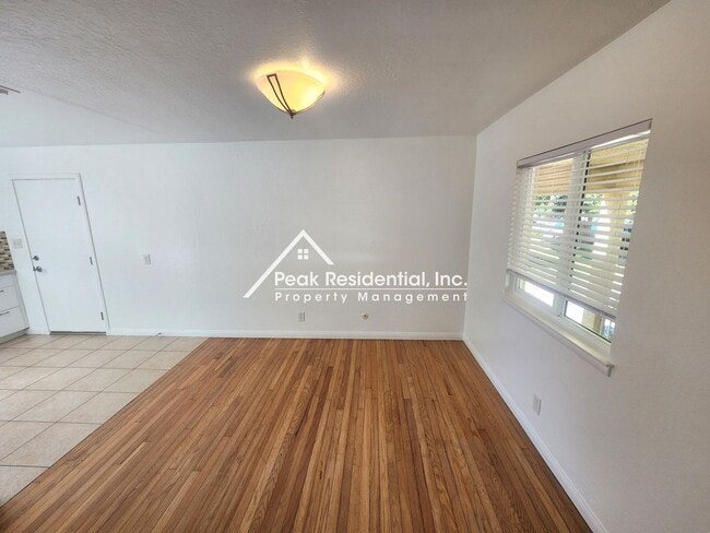 Building Photo - Nicely Updated 3bd/1ba Home with Garage & ...