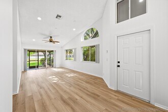 Building Photo - 7618 Pinewalk Dr S