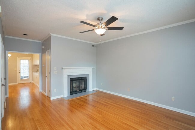 Foto del edificio - 127 Lakebrink Dr