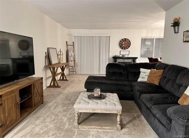 Foto del edificio - 16 Club House Dr