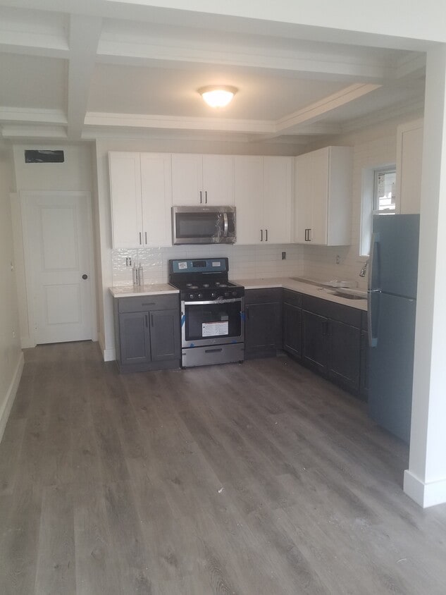 Kitchen - 193 Seymour Ave