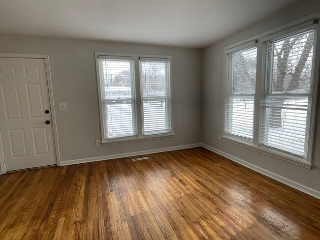 Foto del edificio - 2450 Gerald Ave