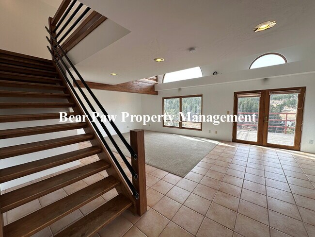 Foto del edificio - "Charming 1-Bedroom Duplex Retreat in Scenic Conifer!"