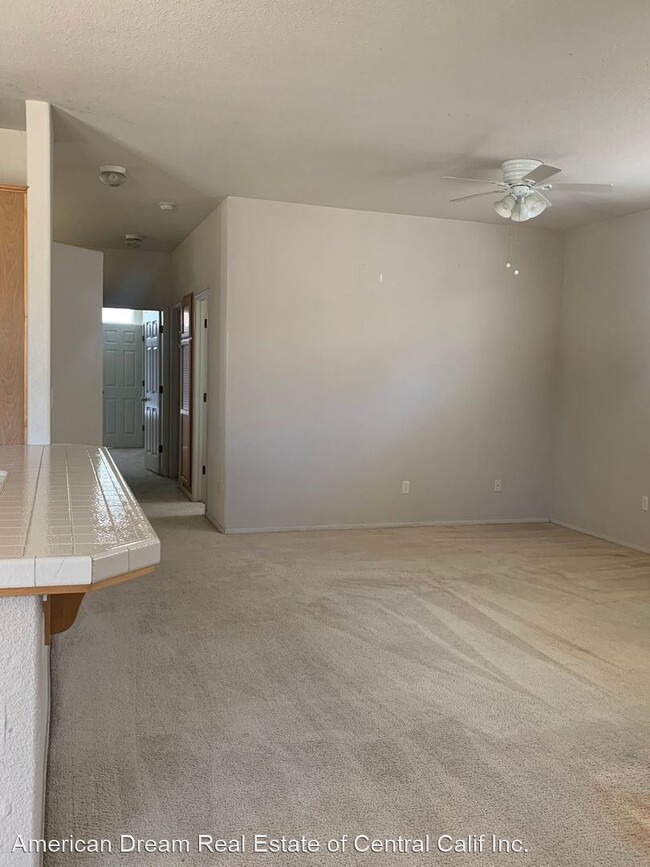 Building Photo - 3 br, 2 bath House - 1046 W Pebble Dr