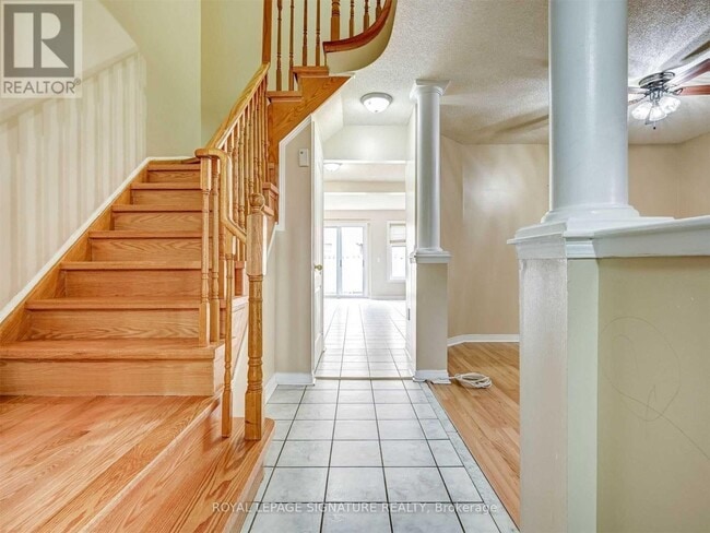 Building Photo - 833 Scollard Ct