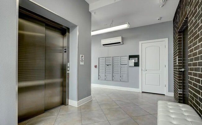 Building Photo - 1011 Studemont St