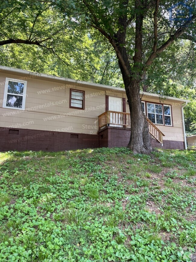 Lebron Heights Pet Friendly Houses for Rent Rossville, GA 2 Homes