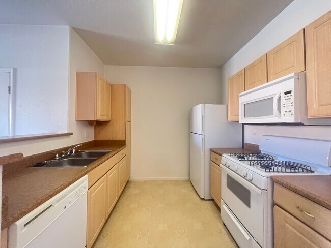 Foto del edificio - 2nd floor Condo in Gate Community Near Sky...