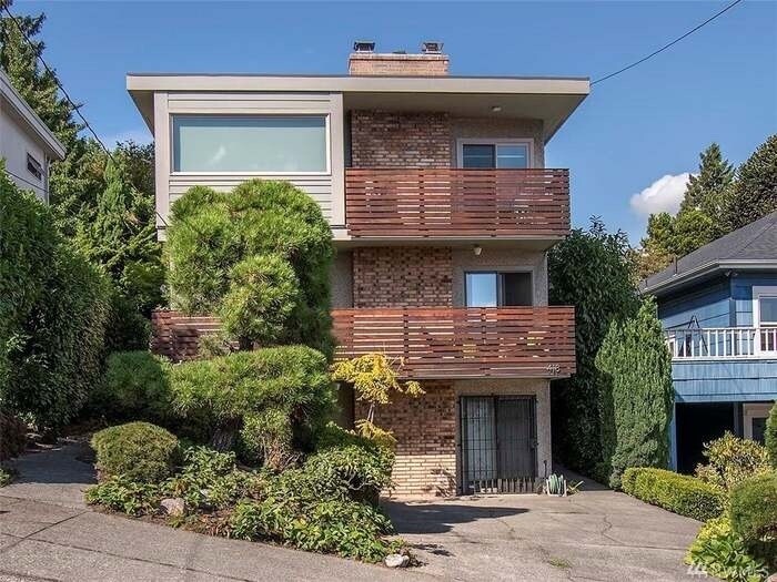 Primary Photo - Beautiful Queen Anne Condo