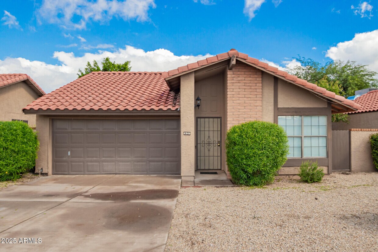 Foto principal - 4346 E Sandia St