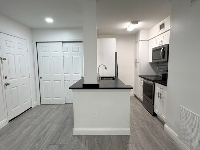 Foto del edificio - Modern 1 Bedroom Condo in The Preserve At Rivers Edge!