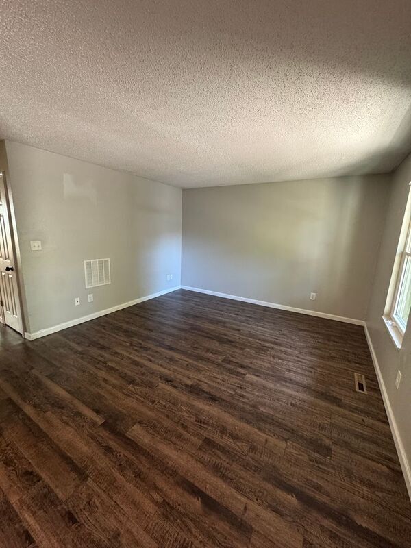 Foto del edificio - 1138 E Walnut St