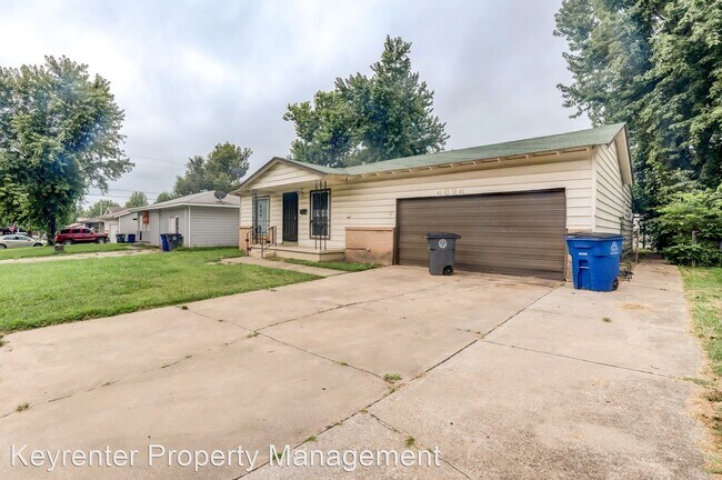 Building Photo - 3 br, 1.5 bath House - 4824 N Xanthus Ave