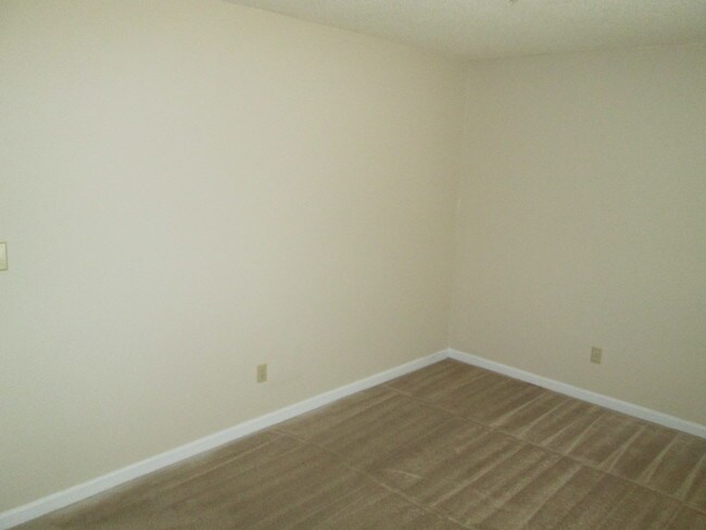 Building Photo - 9 Conifer Ct