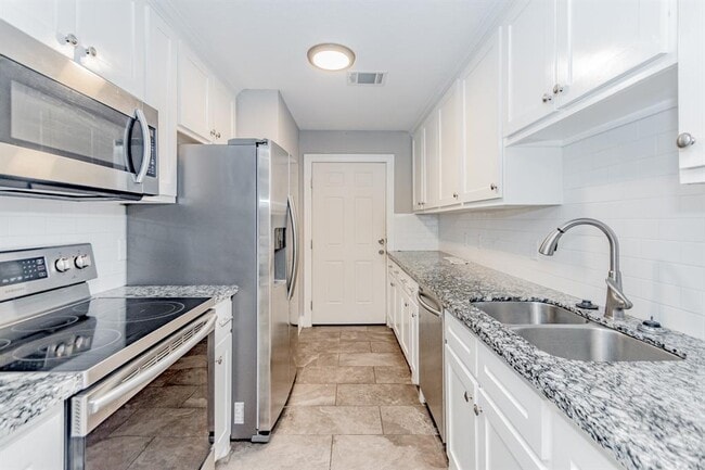 Building Photo - 1054 Willow Oaks Cir