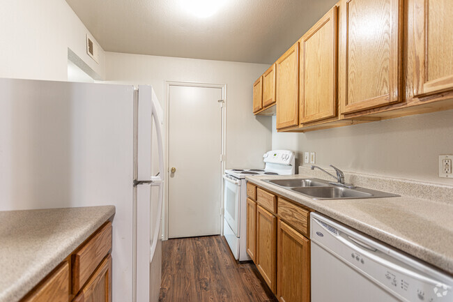 2BR, 1BA - 1,000 SF - The Rainier