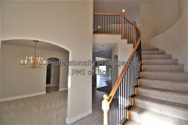 Foto del edificio - 714 E Lake Creek St