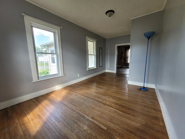 Foto del edificio - 347 Midland Ave