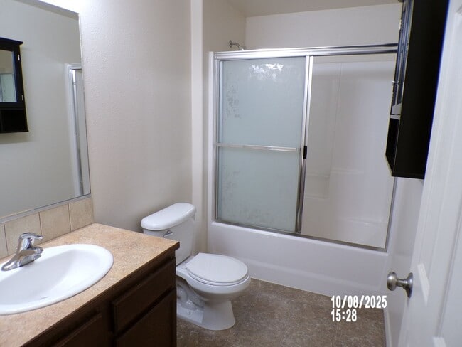 Building Photo - Spacious 3 bed 2 bath private cul-de-sac