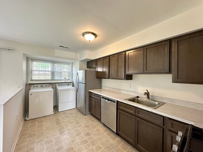 Building Photo - Charming 2Bed/1.5Bath in Millford Mill