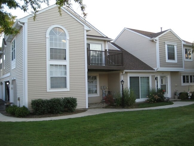 Building Photo - 294 Le Parc Cir