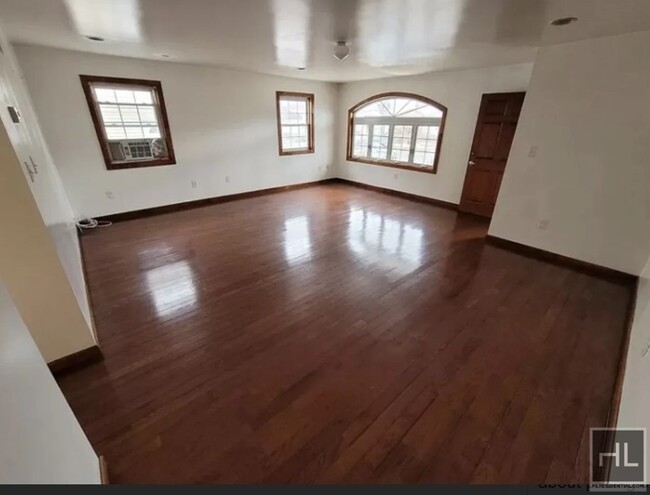 Building Photo - 124-10 Sutter Ave