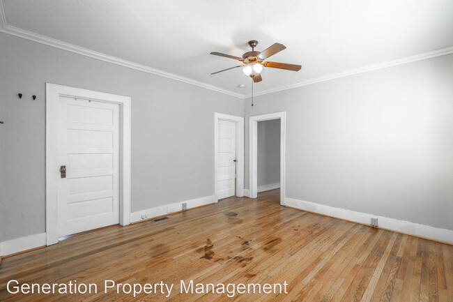 Building Photo - 3 br, 2 bath House - 1000 E 16th Street