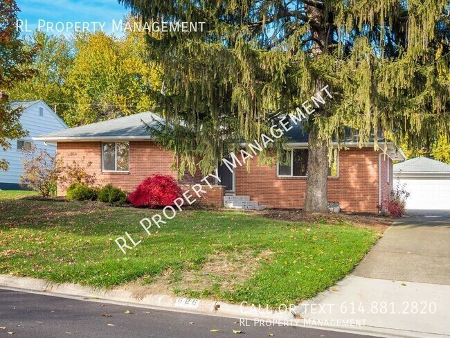 Building Photo - 3 bedroom 2 bathroom home with large backyard