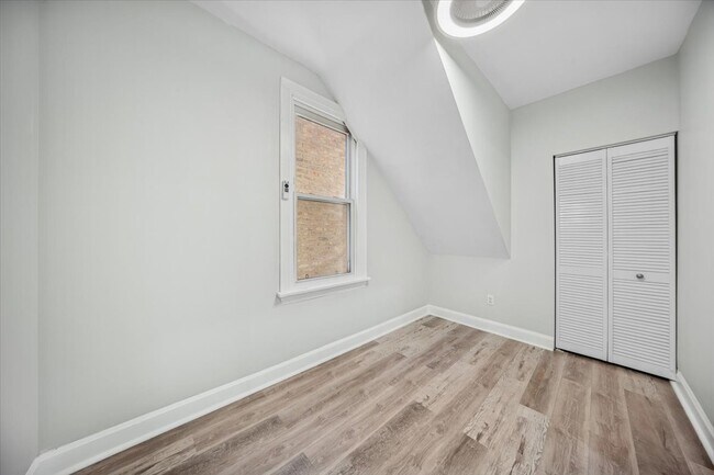 Foto del edificio - 5049 W 29th Pl