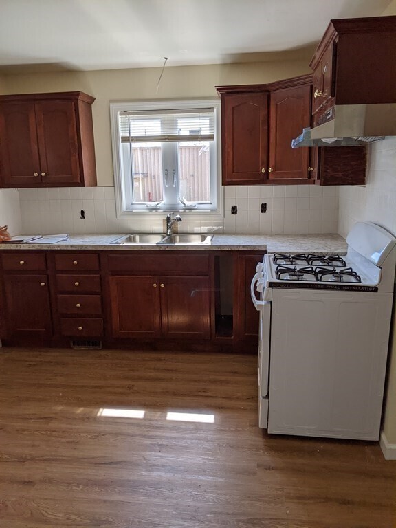 1719 Quebec St Unit 1, Springfield, MA 01151 Room for Rent in