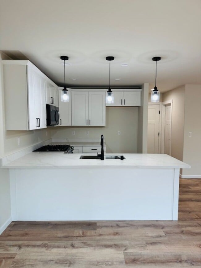 Building Photo - Brand New Duplex with upgraded finishes th...