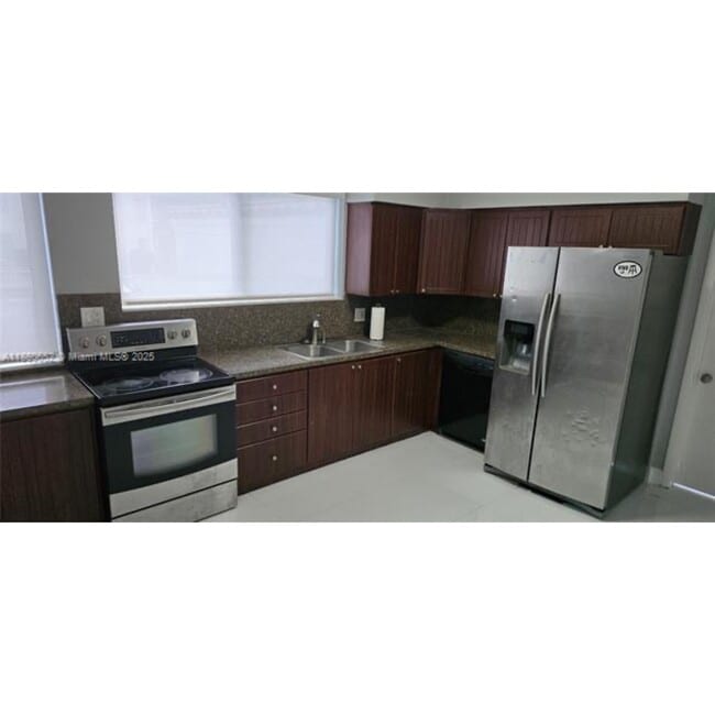 Foto del edificio - 3915 Ponce de Leon Blvd