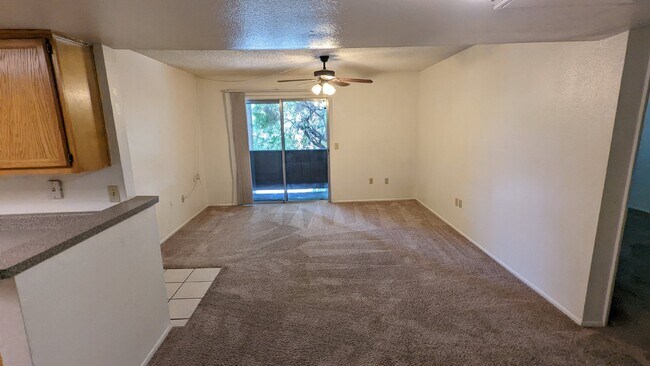 Building Photo - 1 Bedroom unit overlooking the Pool! Gated...