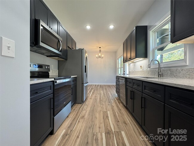 Building Photo - 1371 Legion Club Rd